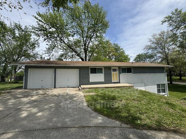 710 Jungs Station Rd in St. Charles, MO - Building Photo - Building Photo