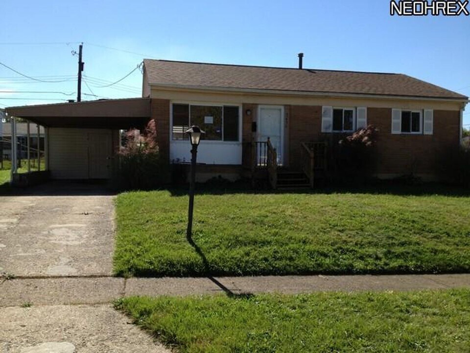 2434 40th St NE in Canton, OH - Building Photo