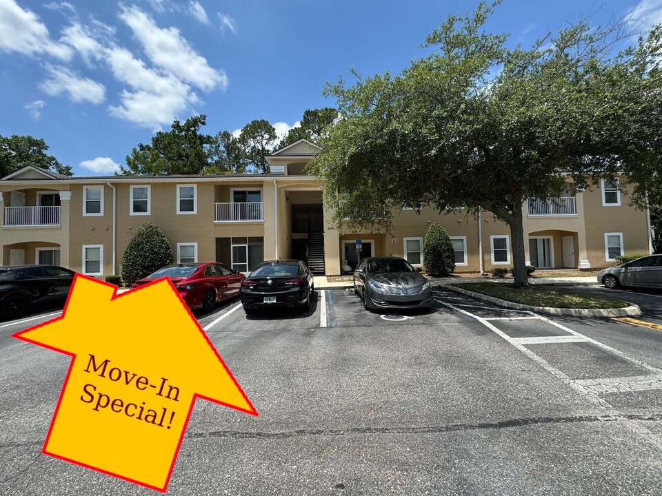 6099 Maggies Cir in Jacksonville, FL - Foto de edificio