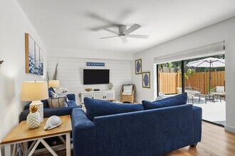 3236 32nd Ct in Jupiter, FL - Building Photo - Building Photo