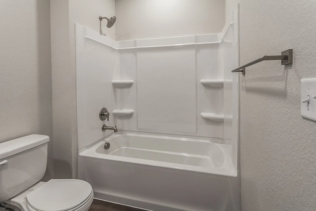 6039 Red Barn in Timnath, CO - Foto de edificio - Building Photo