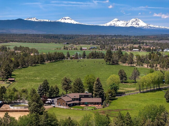 64440 Bailey Rd in Bend, OR - Foto de edificio - Building Photo