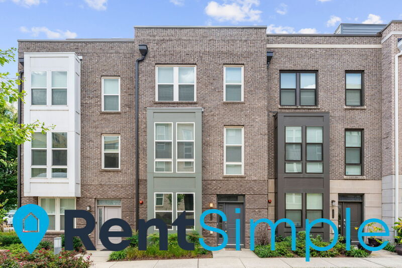 13326 Sherwood Park Ln in Herndon, VA - Building Photo