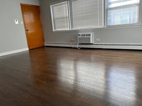 8614 W Berwyn Ave in Chicago, IL - Building Photo - Building Photo