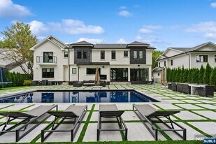 44 Floral Terrace in Tenafly, NJ - Building Photo