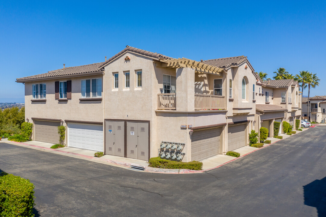 Ivy Crest in San Diego, CA - Building Photo