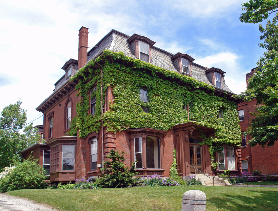 9 Deering St in Portland, ME - Building Photo