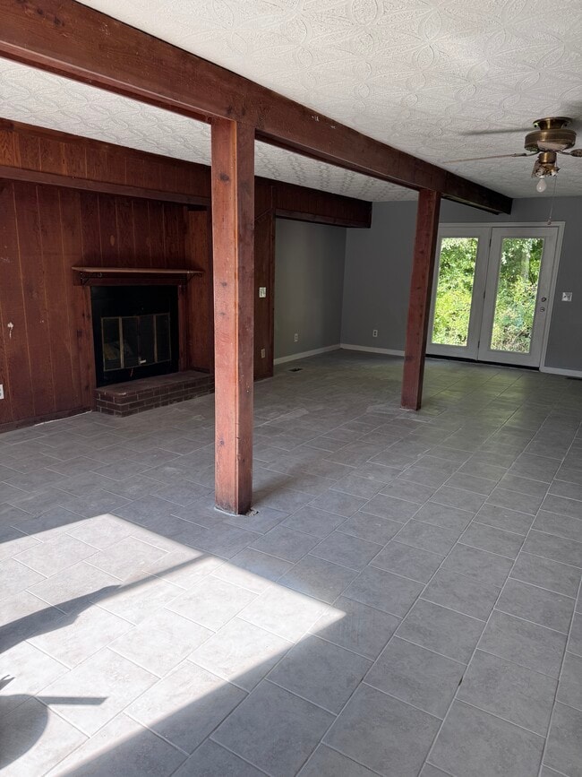 107 Richmond Hill Est, Unit A in Van Lear, KY - Building Photo - Building Photo