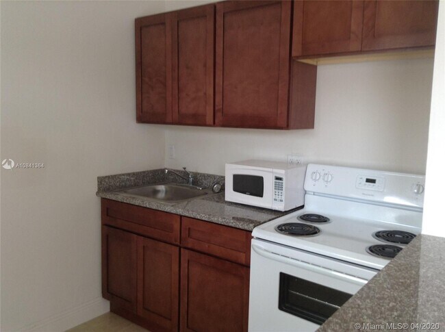 1533 NW 2nd Ave-Unit -3 in Miami, FL - Foto de edificio - Building Photo