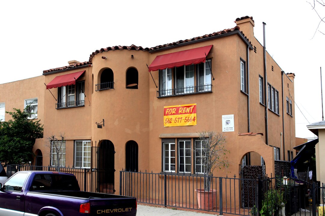 1045 Saint Louis Ave in Long Beach, CA - Building Photo