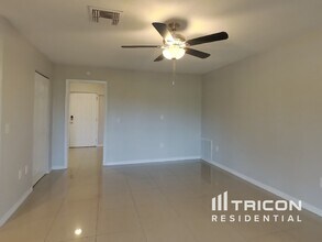 524 Elmwood Ct in Kissimmee, FL - Foto de edificio - Building Photo
