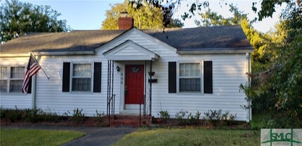 404 Columbus Dr in Savannah, GA - Foto de edificio - Building Photo