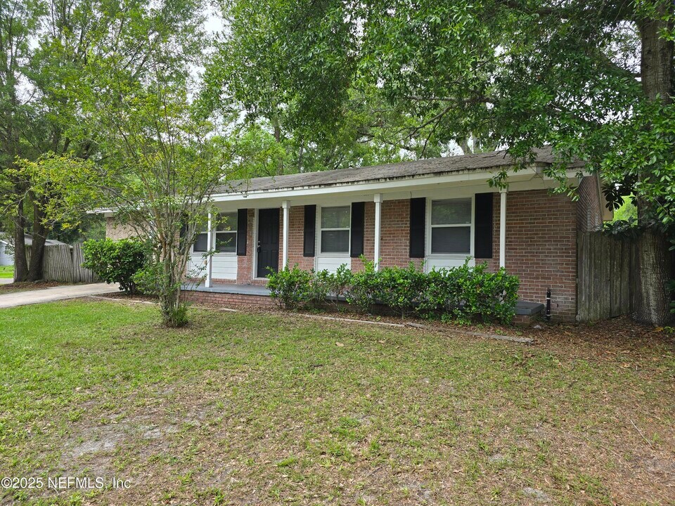2432 Firestone Rd in Jacksonville, FL - Building Photo