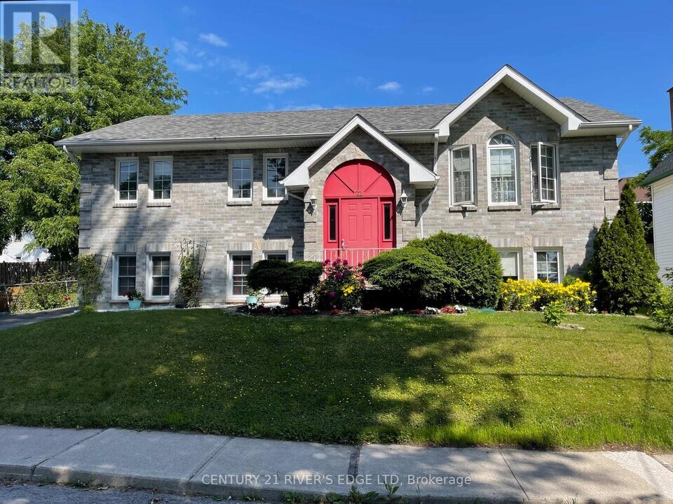 B - 22 CHAFFEY St in Brockville, ON - Building Photo