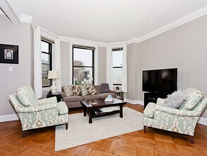 2052 N Lincoln Park W, Unit 1303 in Chicago, IL - Building Photo - Building Photo