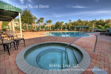18585 Bridle Club Dr in Tampa, FL - Foto de edificio