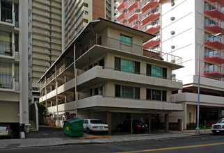 Waikiki Hale in Honolulu, HI - Building Photo - Building Photo