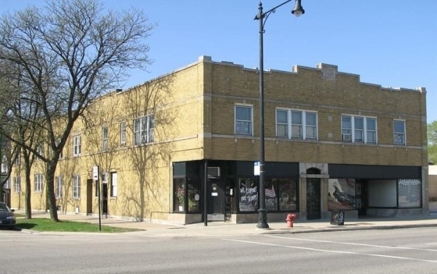 5903 W Irving Park Rd in Chicago, IL - Foto de edificio - Building Photo
