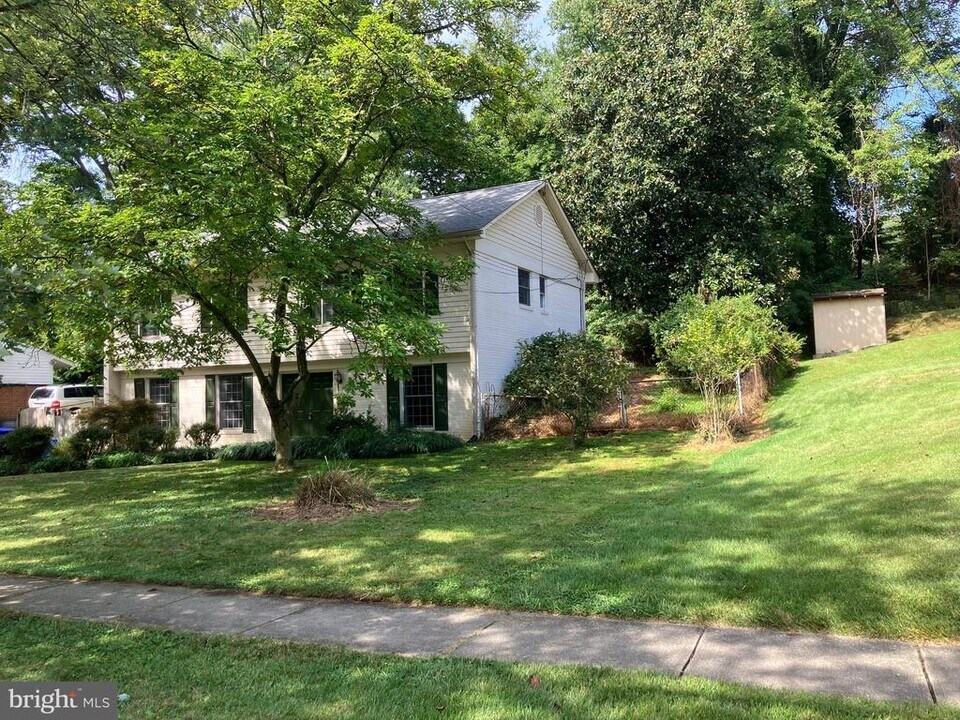 10316 Royal Rd in Silver Spring, MD - Foto de edificio