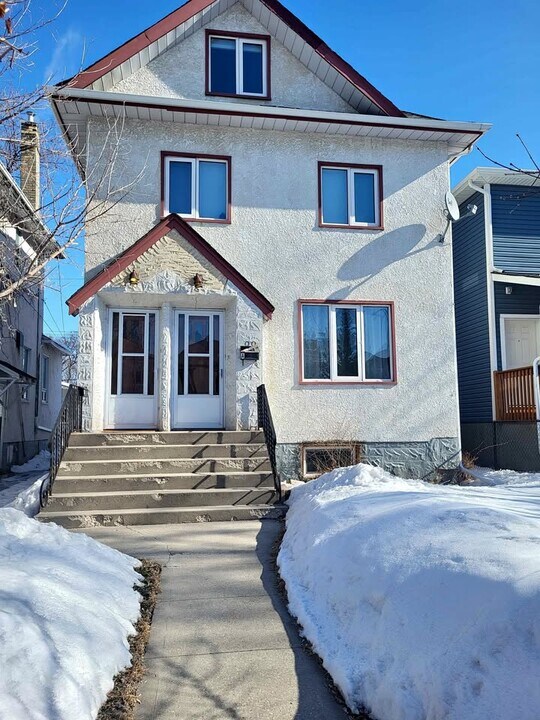 99 Matheson Ave E in Winnipeg, MB - Building Photo