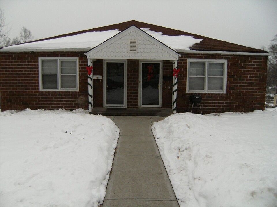 2301-2303 N 48th St in Omaha, NE - Building Photo