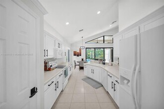 8864 Ventura Way in Naples, FL - Building Photo - Building Photo