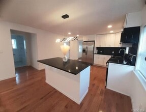 8 Poplar St in Poughkeepsie, NY - Building Photo - Building Photo