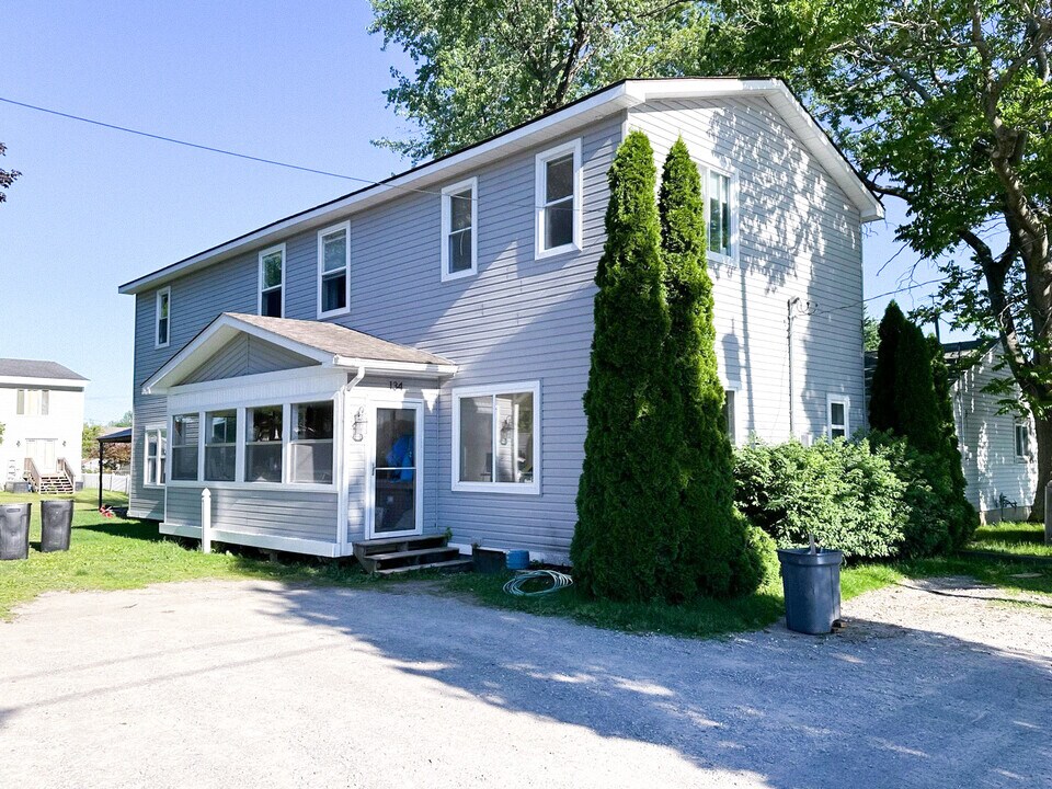 134 Eckfield Dr in Algonac, MI - Building Photo