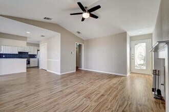 1406 Hyridge Cir in Round Rock, TX - Building Photo - Building Photo
