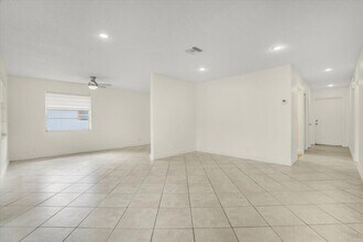 10151 NW 35th St, Unit 2-B in Coral Springs, FL - Building Photo - Building Photo