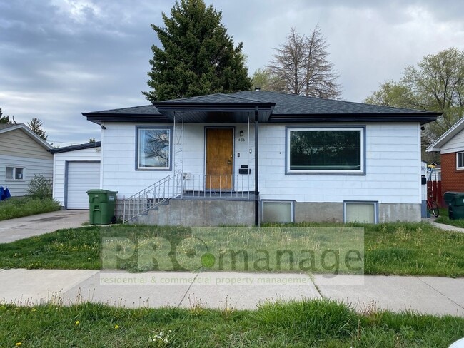 property at 636 N 14th Ave