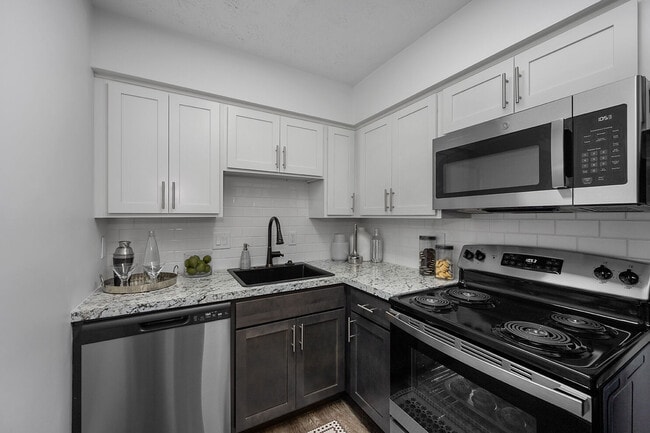 Millcroft Apartments in Milford, OH - Foto de edificio - Building Photo