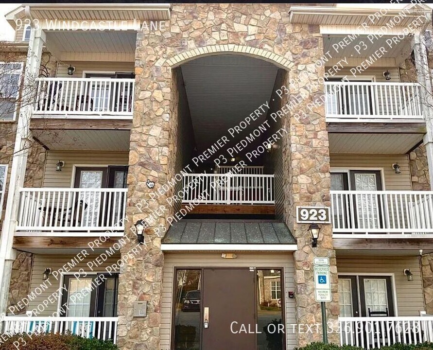 923 Windcastle Ln in Winston-Salem, NC - Building Photo