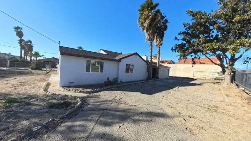 9058 Citrus Ave in Fontana, CA - Building Photo