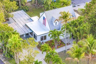 1960 NE 182nd St in North Miami Beach, FL - Building Photo