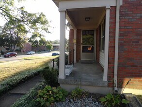 837 Malabu Dr in Lexington, KY - Foto de edificio - Building Photo