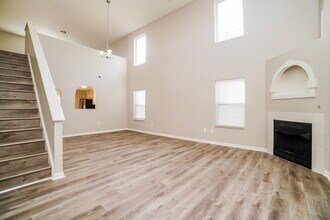 4880 Grimm Dr in Lockbourne, OH - Foto de edificio - Building Photo