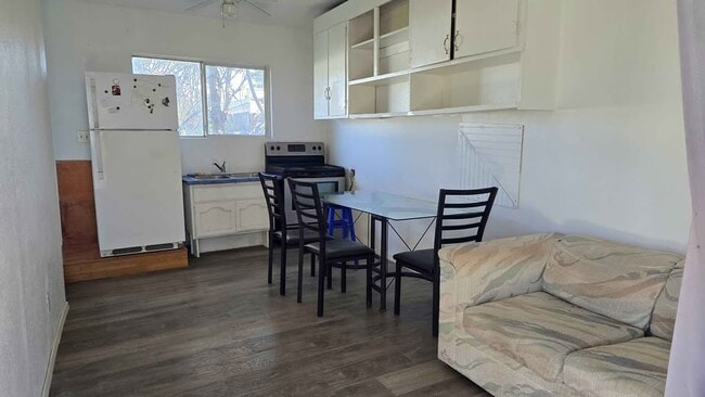7331 Dave St in Sacramento, CA - Building Photo - Building Photo