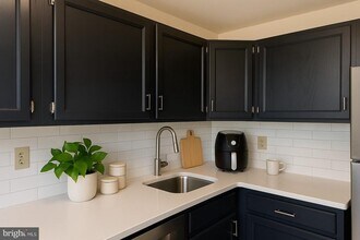 1218 Perry St NE-Unit -202 in Washington, DC - Foto de edificio - Building Photo