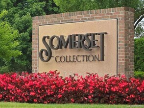 2735 E Maple Rd in Birmingham, MI - Building Photo - Building Photo