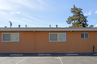 Megan Circle in Hanford, CA - Building Photo - Building Photo