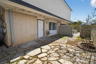 1400 Braes Ridge Dr in Austin, TX - Building Photo