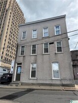 922 W Court St in Allentown, PA - Building Photo