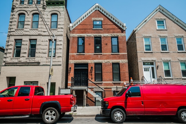 property at 1418 W Blackhawk St