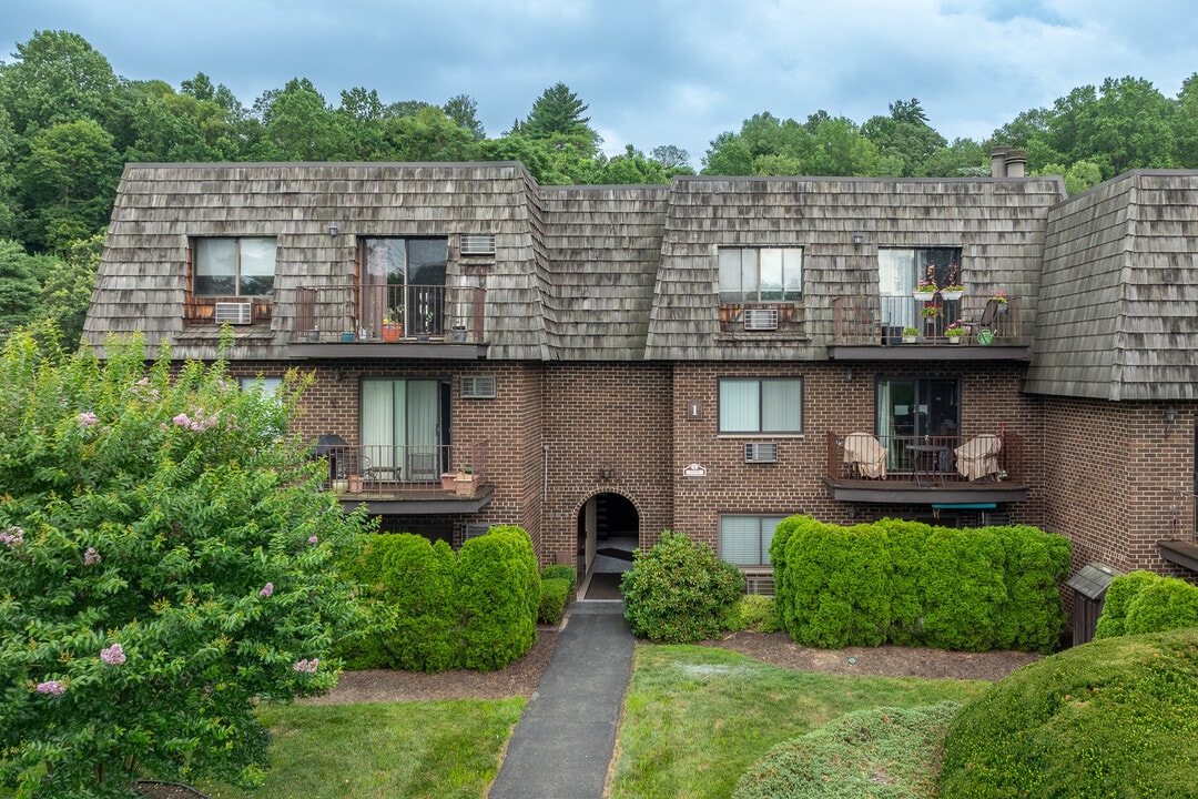 1 Briarcliff Dr S in Ossining, NY - Building Photo