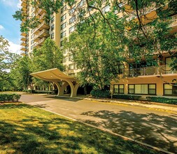 Colony House Apartments in New Brunswick, NJ - Building Photo - Building Photo