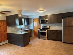 1089 Plainfield St in Johnston, RI - Building Photo - Building Photo