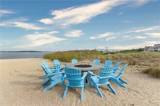 44 Wimbledon Cir in Portsmouth, RI - Building Photo - Building Photo