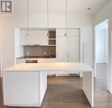 88 Harbour St in Toronto, ON - Building Photo - Building Photo