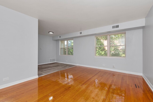 5338 S Kenneth Ave. Chicago IL in Chicago, IL - Building Photo - Interior Photo